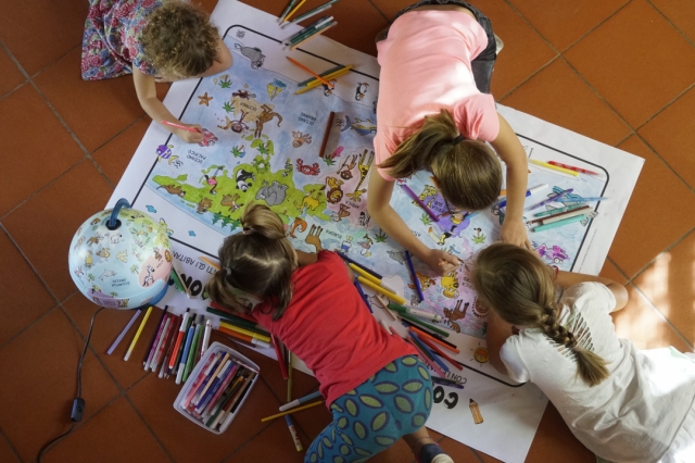 Glob pamantesc iluminat ilustrat Mappa&Mondo 25 cm cu animale si harta colorabila, cu baterii